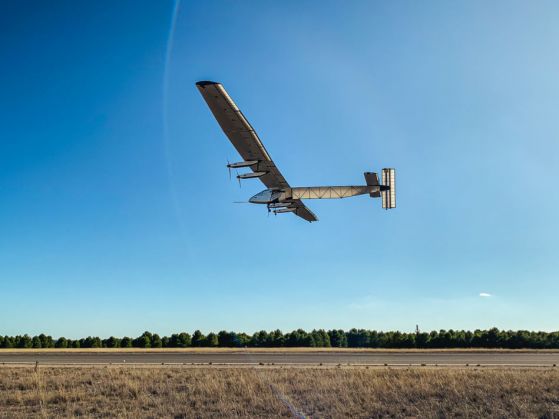 Военните разработват соларен самолет, който ще може да лети в продължение на 90 дни