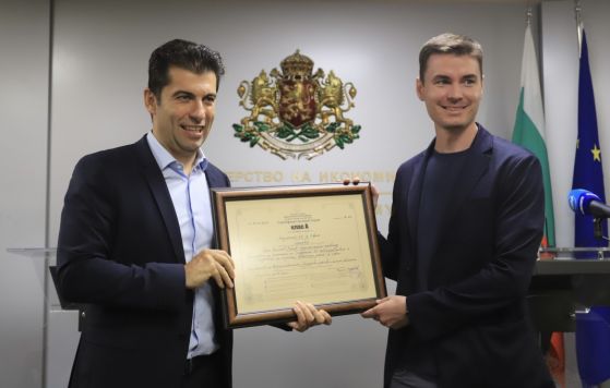 Българският разработчик на сателити EnduroSat получи клас А сертификат за инвестиции
