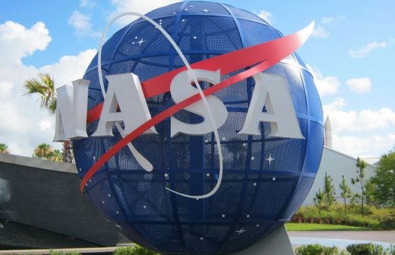 NASA сглоби ракетата за предстоящата си мисия до Луната