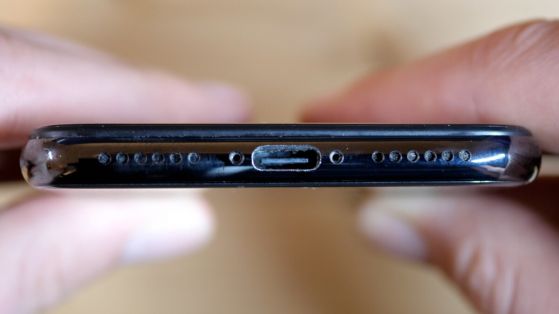 Първият iPhone, модифициран с USB-C порт, достигна цена от 100 100 долара в eBay
