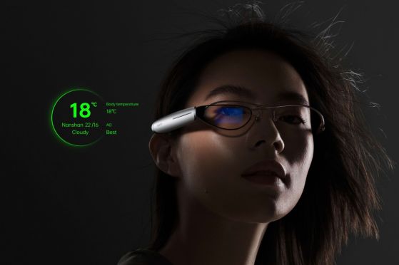 OPPO Air Glass е AR монокъл, който се поставя върху очилата ви