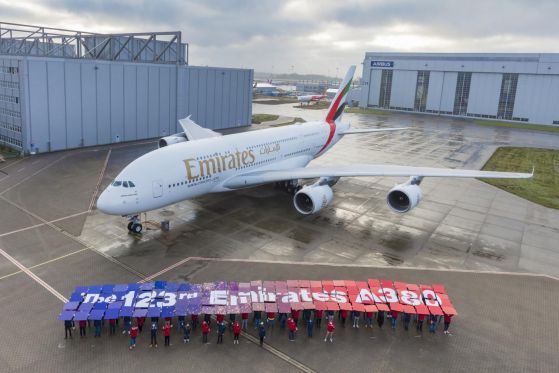 Airbus достави последния A380