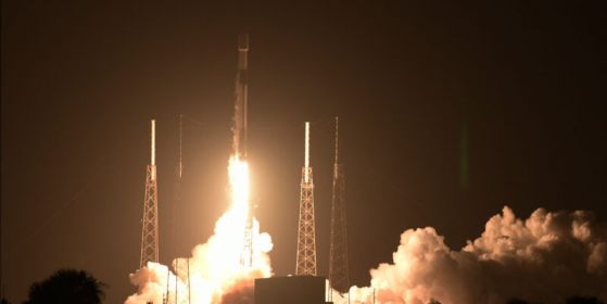 SpaceX в рамките на само 15 часа успешно изстреля и приземи две ракети Falcon 9