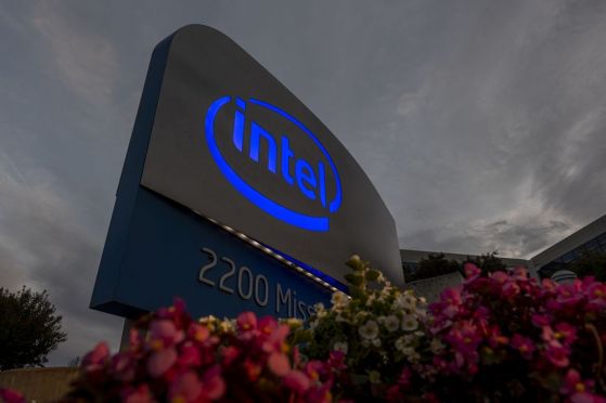 Intel придобива Tower Semiconductor за 5.4 милиарда долара