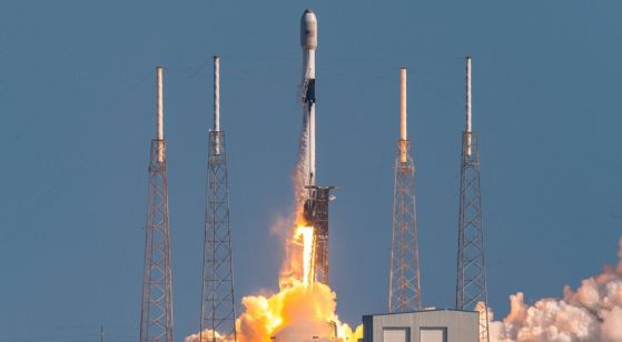 SpaceX постави два нови рекорда с ракетата Falcon 9