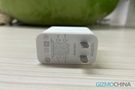 Realme 200W fast charger leak before MWC 2022