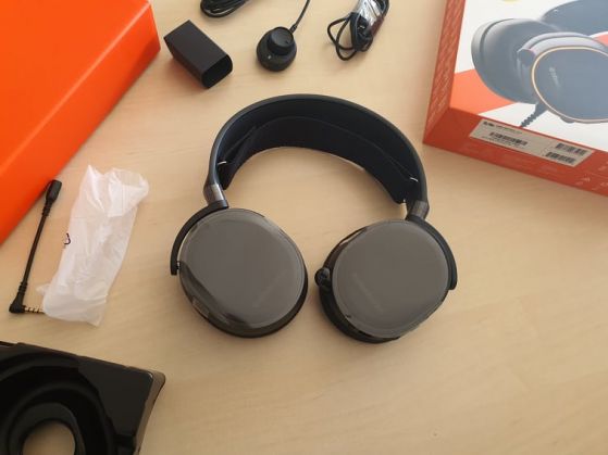 Ревю на геймърските слушалки Steelseries Arctis 5