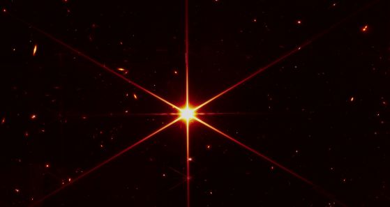 Космическият телескоп Джеймс Уеб засне галактики и звезди