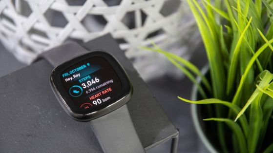 Следващите три смарт часовника Fitbit изглежда няма да работят с Wear OS