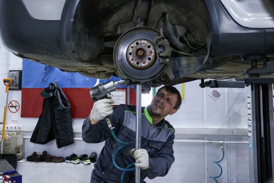 Вече няма резервни части за вносните автомобили в Русия