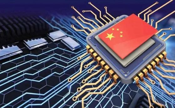 Китай отвръща на удара с ограничаване износа на критични за производството на чипове метали