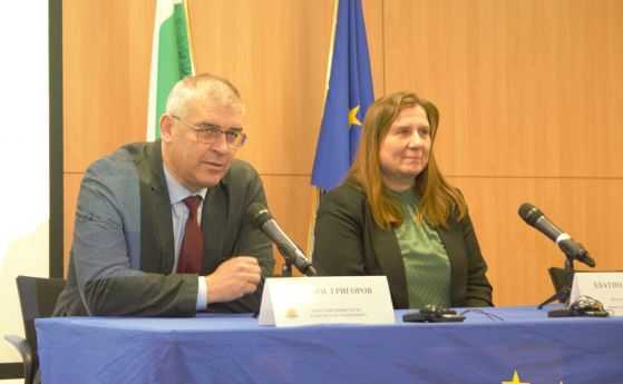 Заместник-министърът на транспорта и съобщенията Григори Григоров (вляво)