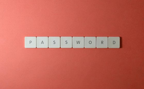 Край на "12345" - Великобритания забранява устройства със слаби пароли