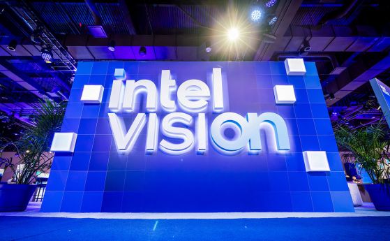 Intel може да бъде спасен чрез инвестиции от SoftBank и американското правителство