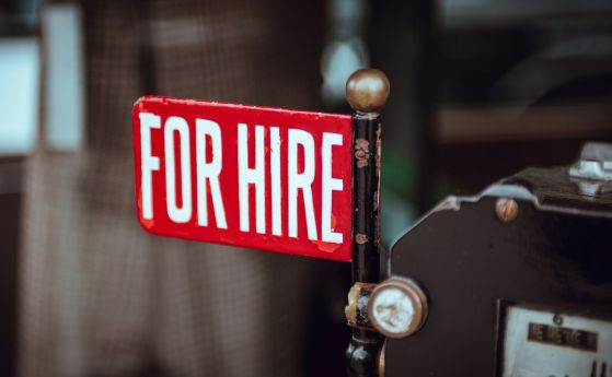 Компаниите връщат бившите си служители след като AI не оправдава очакванията