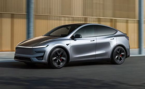 Tesla инвестира в xAI и спира производството на ключови модели електромобили