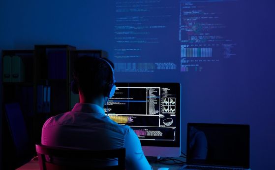 Фалшив AI асистент за програмиране разпространява зловреден софтуер