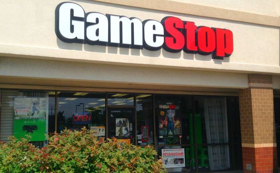 GameStop прави налудничава оферта за сливане с eBay за 56 млрд. долара