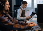 Проучване на Станфорд: AI засяга най-силно работните места за начални позиции