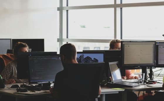 За близо 60% от IT специалистите у нас най-важната придобивка е работата извън офиса