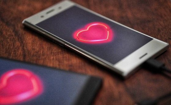 Желание за връзка има, но до среща не се стига - как необвързаните в България търсят любовта