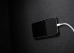 Нощното зареждане на смартфона е сред най-вредните за батерията