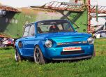 Запознайте се със Запорожец с вътрешности от BMW E34 за дрифт 8
