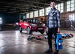 Колко пикапчета с дистанционно могат да изтеглят истински Hilux? (видео) 2