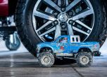 Колко пикапчета с дистанционно могат да изтеглят истински Hilux? (видео) 3