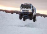 Вижте епичния 37-метров скок на 10-тонния Камаз от 