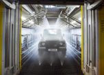 Двумилионният Land Rover Defender събира пари за 