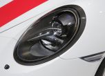 ВИДЕО: Porsche 911 R играе криеница със сателит 8