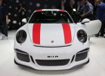 ВИДЕО: Porsche 911 R играе криеница със сателит 11