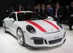 ВИДЕО: Porsche 911 R играе криеница със сателит 13