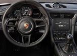 ВИДЕО: Porsche 911 R играе криеница със сателит 25