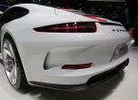 ВИДЕО: Porsche 911 R играе криеница със сателит 35