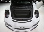 ВИДЕО: Porsche 911 R играе криеница със сателит 36
