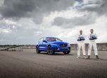  Jaguar F-Pace с уникално шофиране на две гуми (видео) 5