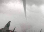 Торнадо удари летището в Анталия, 12 души са ранени