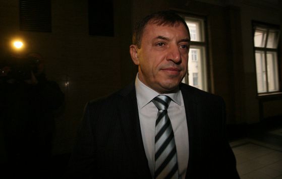 Алексей Петров кани премиера в съда