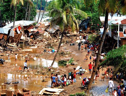 Над 400 загинали, 100 000 без дом след тайфун във Филипините