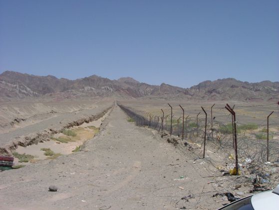Иран затвори границата с Пакистан 