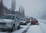 Наказания заради хаоса на магистрала "Хемус", десетки хиляди без ток и днес