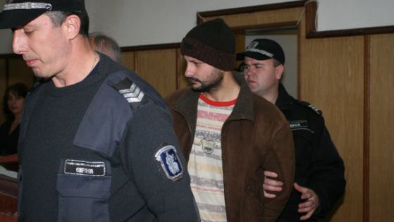 Марио Любенов остава в ареста 