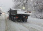 Десетки села без ток, затруднено придвижване заради снега