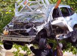 Колата на Сашо Диков беше тотално разрушена от взрива. Снимка: БГНЕС