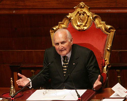 Почина бившият италиански президент Скалфаро