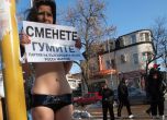 Голо момиче във Варна призова: "Сменете гумите"