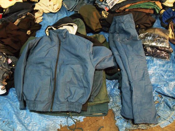 Част от събраните в Бургас дрехи и одеяла за бедстващите. Снимка: Явор-Vromos.com