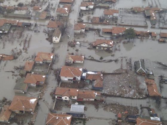 17 видеоклипа от наводненията в Южна България